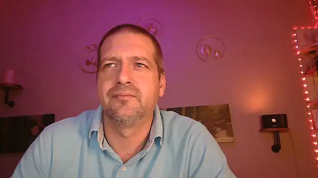 Snapshot of matrikes1 chatting on February 14, 2025, 6:40 pm matrikes1 online show from February 14, 2025, 6:40 pm