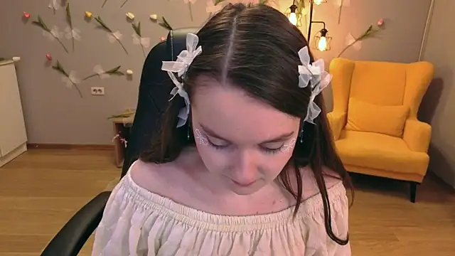 Snapshot of CloudGrace chatting on June 10, 2026, 6:18 pm CloudGrace online show from June 10, 2026, 6:18 pm