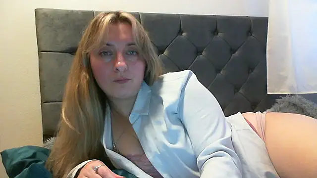 Snapshot of SusanCurt chatting on October 26, 2025, 4:24 pm SusanCurt online show from October 26, 2025, 4:24 pm