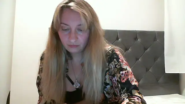 Snapshot of SusanCurt chatting on November 3, 2025, 7:59 pm SusanCurt online show from November 3, 2025, 7:59 pm