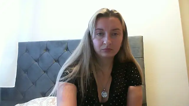 SusanCurt online show from December 17, 2025, 12:11 pm