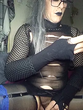 Snapshot of DiamondDrillBit chatting on January 18, 2026, 6:01 pm DiamondDrillBit online show from January 18, 2026, 6:01 pm