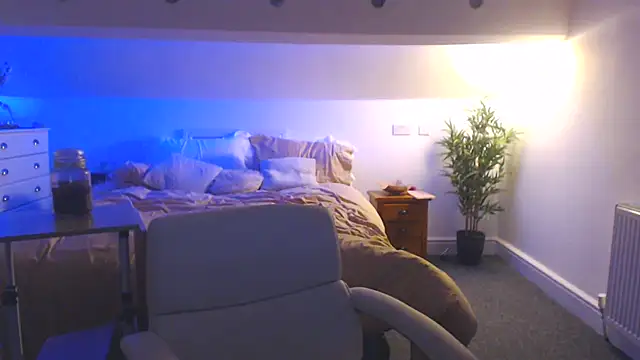 Snapshot of CougarBeccaX chatting on May 6, 2026, 9:42 pm CougarBeccaX online show from May 6, 2026, 9:42 pm