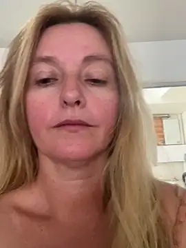 Snapshot of moniquerainx chatting on March 7, 2026, 4:48 pm moniquerainx online show from March 7, 2026, 4:48 pm