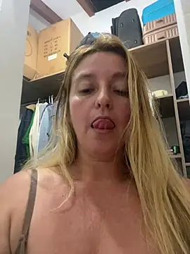 Snapshot of moniquerainx chatting on March 8, 2026, 2:59 am moniquerainx online show from March 8, 2026, 2:59 am