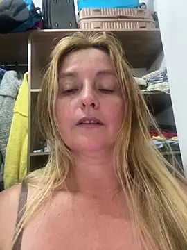Snapshot of moniquerainx chatting on March 28, 2026, 3:17 am moniquerainx online show from March 28, 2026, 3:17 am