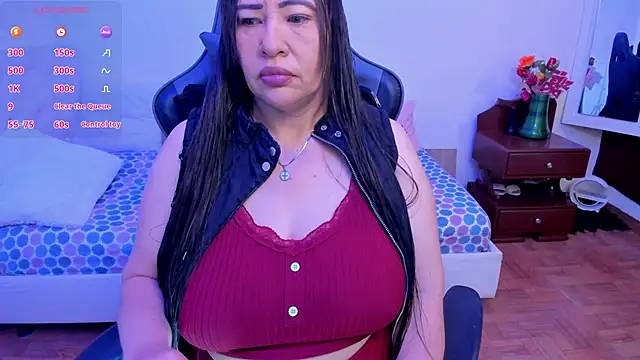 esmeralda milf online show from October 17, 2025, 12:19 pm