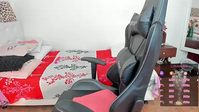 esmeralda milf online show from January 14, 2026, 8:58 pm