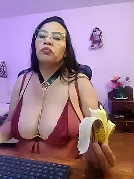 esmeralda milf online show from March 10, 2026, 8:14 pm