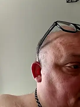 Snapshot of Bibear197511 chatting on October 14, 2025, 8:26 am Bibear197511 online show from October 14, 2025, 8:26 am