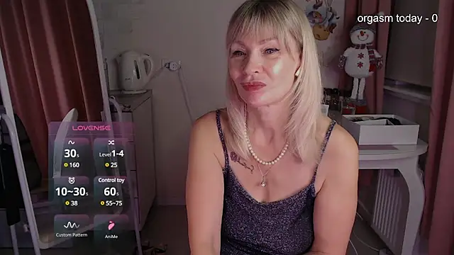 JuliaVilnet online show from December 16, 2024, 5:17 am
