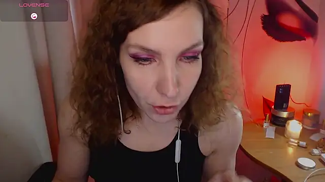 Snapshot of JohansonKatie chatting on February 9, 2025, 12:52 pm JohansonKatie online show from February 9, 2025, 12:52 pm