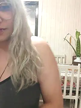 Snapshot of ElfGrey chatting on March 14, 2025, 2:31 am ElfGrey online show from March 14, 2025, 2:31 am