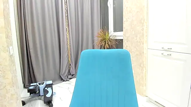 Snapshot of Iris_cherry chatting on December 14, 2024, 8:18 pm Iris cherry online show from December 14, 2024, 8:18 pm