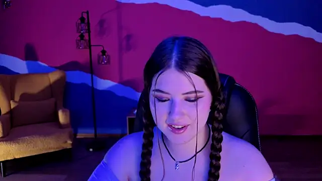 Snapshot of NicoleFoxery chatting on September 20, 2025, 6:20 pm NicoleFoxery online show from September 20, 2025, 6:20 pm