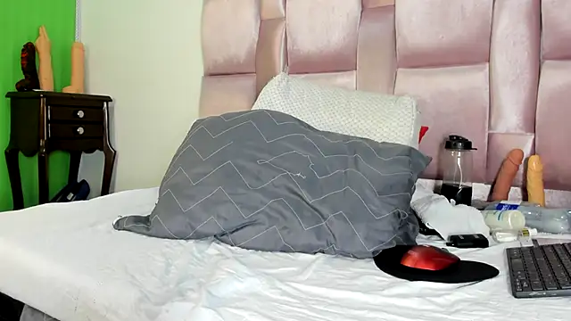 GiulianaRobert online show from September 23, 2025, 5:38 pm