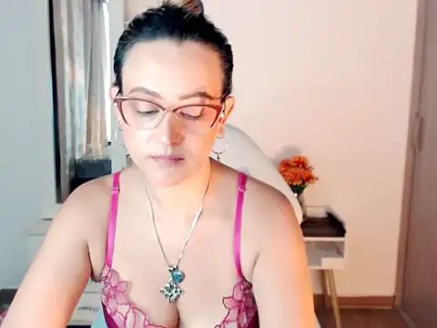 BOREAL MOON online show from October 16, 2025, 6:53 pm