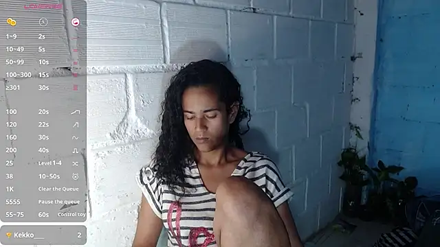 Snapshot of jasminne_ chatting on October 17, 2025, 5:04 pm jasminne online show from October 17, 2025, 5:04 pm