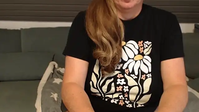 Snapshot of KimMitchelli chatting on September 18, 2025, 11:12 am KimMitchelli online show from September 18, 2025, 11:12 am