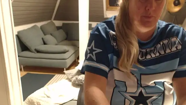 Snapshot of KimMitchelli chatting on November 24, 2025, 9:14 pm KimMitchelli online show from November 24, 2025, 9:14 pm