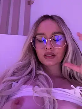 Snapshot of mollyxxx chatting on January 12, 2025, 8:04 am mollyxxx online show from January 12, 2025, 8:04 am