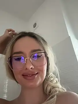 Snapshot of mollyxxx chatting on January 17, 2025, 5:32 am mollyxxx online show from January 17, 2025, 5:32 am