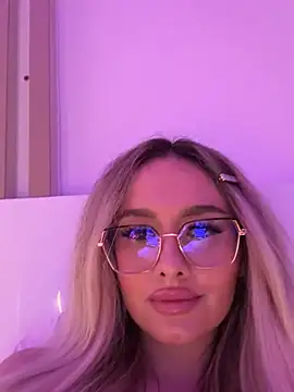 Snapshot of mollyxxx chatting on February 2, 2025, 1:55 am mollyxxx online show from February 2, 2025, 1:55 am