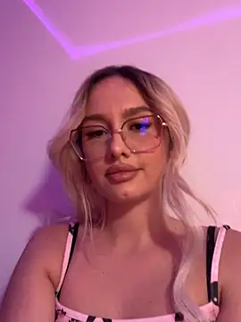 Snapshot of mollyxxx chatting on September 25, 2025, 10:13 pm mollyxxx online show from September 25, 2025, 10:13 pm