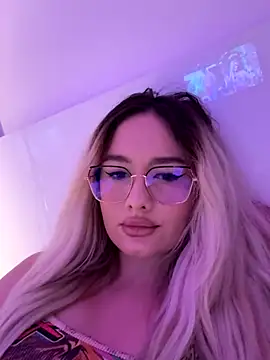 Snapshot of mollyxxx chatting on December 22, 2025, 10:23 am mollyxxx online show from December 22, 2025, 10:23 am