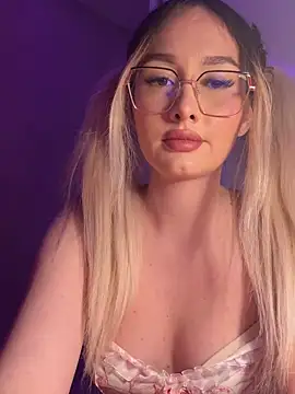 Snapshot of mollyxxx chatting on February 3, 2026, 2:53 am mollyxxx online show from February 3, 2026, 2:53 am