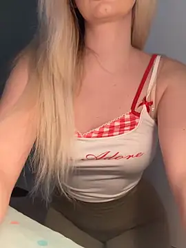 Snapshot of mollyxxx chatting on February 27, 2026, 6:46 am mollyxxx online show from February 27, 2026, 6:46 am