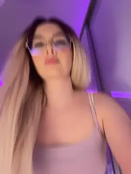 Snapshot of mollyxxx chatting on March 3, 2026, 2:28 am mollyxxx online show from March 3, 2026, 2:28 am