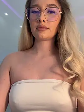 Snapshot of mollyxxx chatting on March 14, 2026, 3:23 am mollyxxx online show from March 14, 2026, 3:23 am