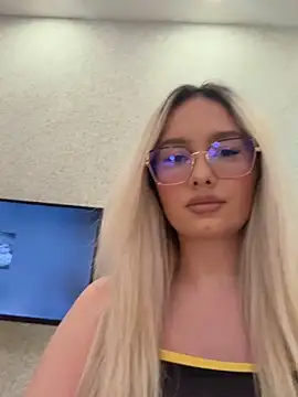 Snapshot of mollyxxx chatting on April 6, 2026, 3:37 am mollyxxx online show from April 6, 2026, 3:37 am