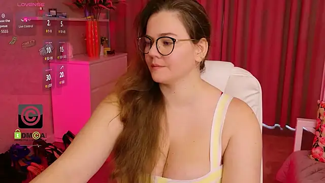 KellyKleine online show from April 1, 2026, 8:04 am