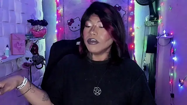 Snapshot of tsviolett chatting on December 3, 2024, 9:45 pm tsviolett online show from December 3, 2024, 9:45 pm