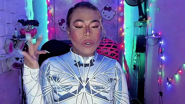 Snapshot of tsviolett chatting on December 6, 2024, 6:06 pm tsviolett online show from December 6, 2024, 6:06 pm