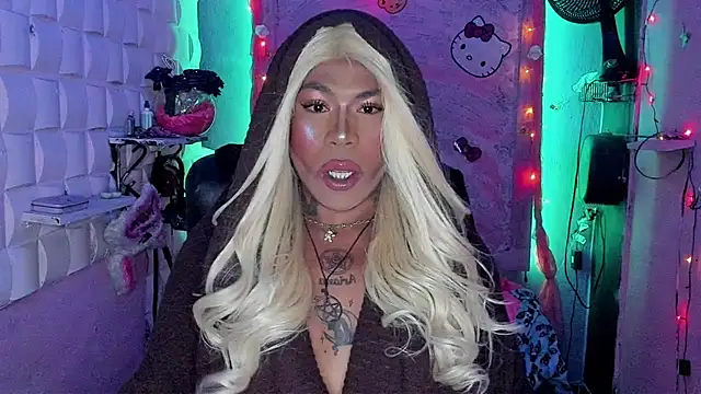 Snapshot of tsviolett chatting on December 16, 2024, 5:00 pm tsviolett online show from December 16, 2024, 5:00 pm