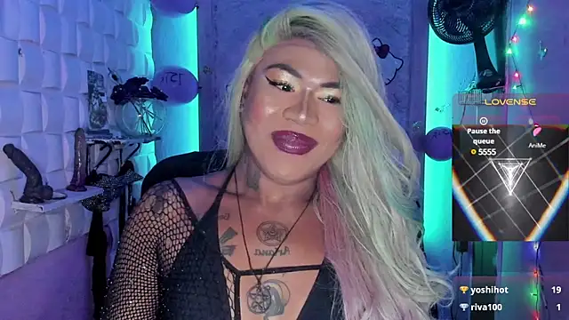 Snapshot of tsviolett chatting on February 19, 2025, 9:14 pm tsviolett online show from February 19, 2025, 9:14 pm