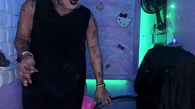 Snapshot of tsviolett chatting on February 25, 2025, 8:41 pm tsviolett online show from February 25, 2025, 8:41 pm