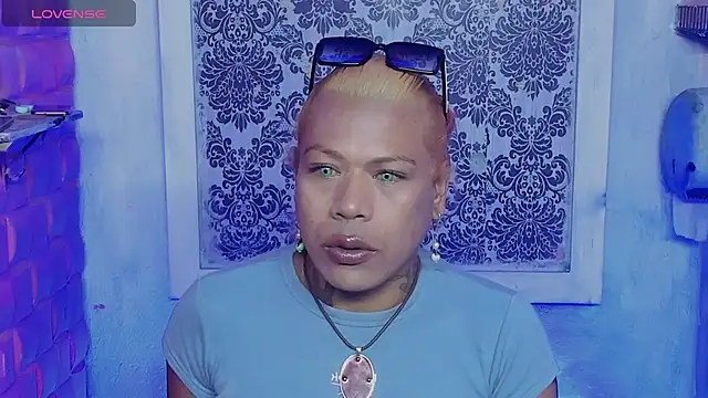 Snapshot of tsviolett chatting on December 2, 2025, 6:25 pm tsviolett online show from December 2, 2025, 6:25 pm