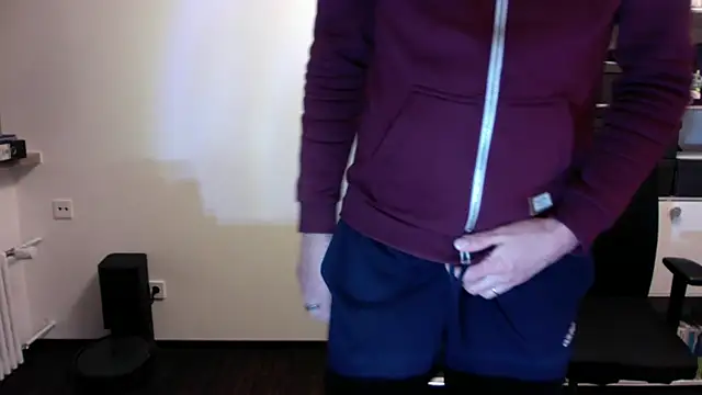 Snapshot of Slave_75 chatting on February 13, 2026, 5:53 pm Slave 75 online show from February 13, 2026, 5:53 pm