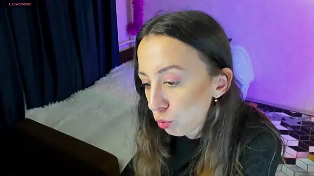 Snapshot of CurlySteph chatting on December 19, 2024, 7:29 pm CurlySteph online show from December 19, 2024, 7:29 pm