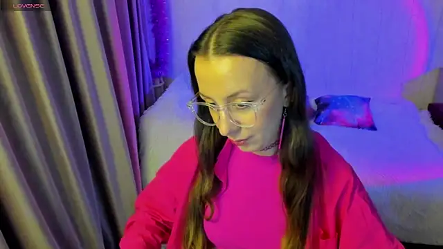 Snapshot of CurlySteph chatting on November 9, 2025, 3:54 pm CurlySteph online show from November 9, 2025, 3:54 pm