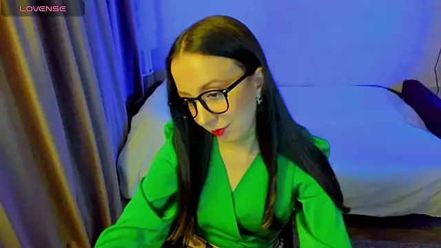 CurlySteph online show from April 18, 2026, 7:58 pm