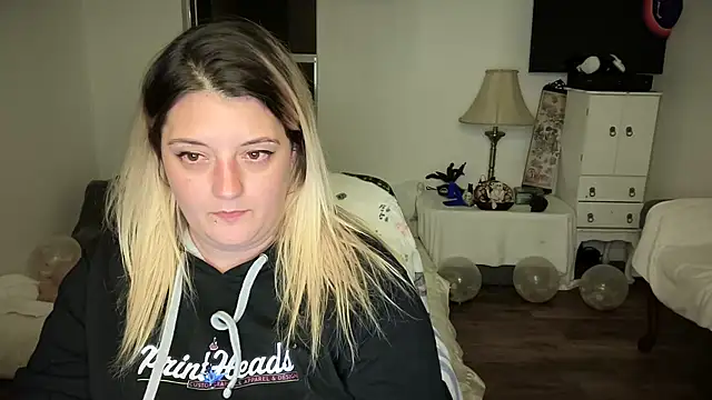 Snapshot of magicsparkles chatting on December 4, 2024, 1:36 am magicsparkles online show from December 4, 2024, 1:36 am