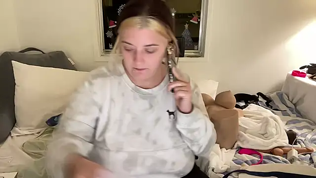 Snapshot of magicsparkles chatting on January 4, 2025, 2:46 am magicsparkles online show from January 4, 2025, 2:46 am