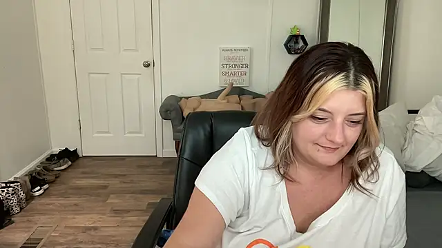 Snapshot of magicsparkles chatting on February 4, 2025, 4:48 am magicsparkles online show from February 4, 2025, 4:48 am