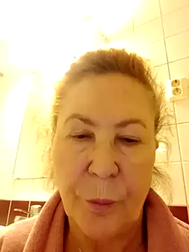 Hottie-Mom online show from October 13, 2025, 8:25 am