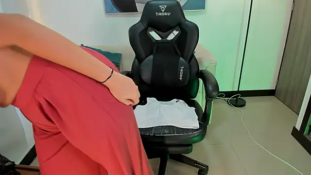 SaraParker  online show from March 16, 2026, 9:30 pm